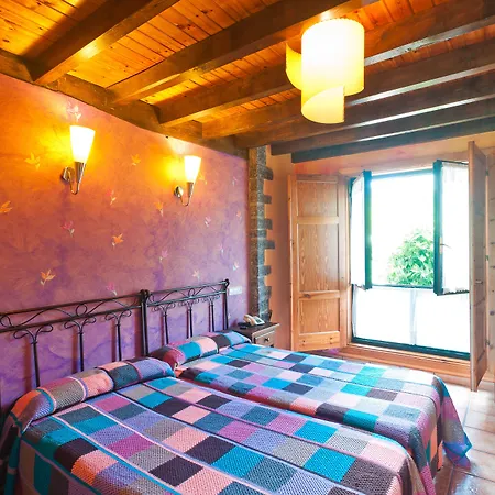 Costa De Rodiles فندق