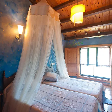 Costa De Rodiles فندق