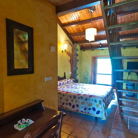 Costa De Rodiles فندق